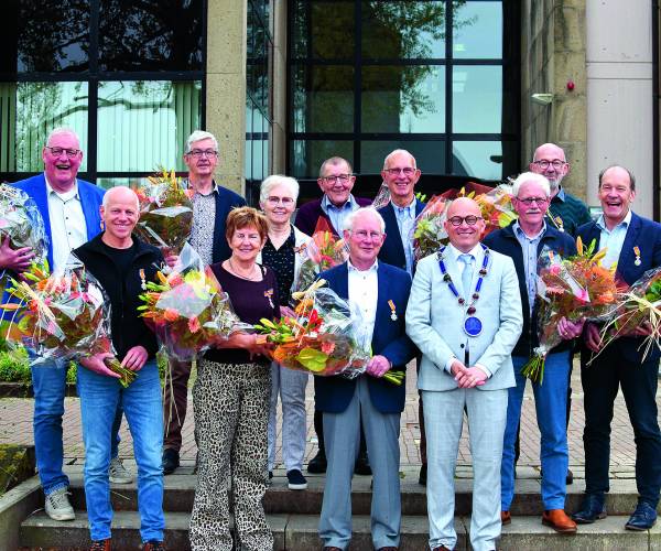 Elf inwoners uit de gemeente Tubbergen in het zonnetje tijdens Lintjesregen 2025