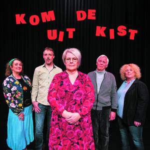 Ludieke theatervoorstelling ‘Kom uit de Kist’ maakt uitvaart bespreekbaar met humor <br />en diepgang