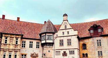 BOEKENNIEUWS: 'Middendorp' in de bibliotheek van Schloss Burgsteinfurt