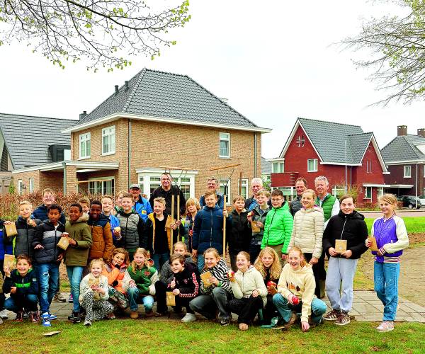 Tubbergse jeugd zet zich in voor bijen en vlinders
