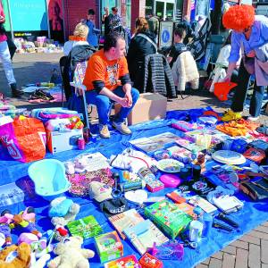 Oranjemarkt in centrum van  Almelo groot succes