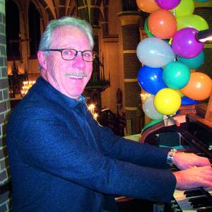 Gerrit Lansink gehuldigd vanwege 50 jaar inzet  als koorlid en organist van het Herenkoor Vasse