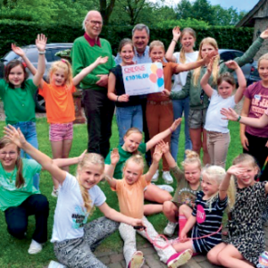 Fantastische opbrengst pinksterbruidjes Agelo voor Stichting Leergeld Dinkelland