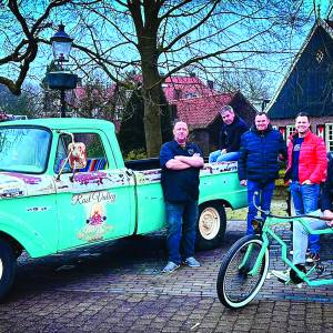 Vaderdag in Stijl: foodtrucks en oldtimerfestival Op Losse(r) Wielen!