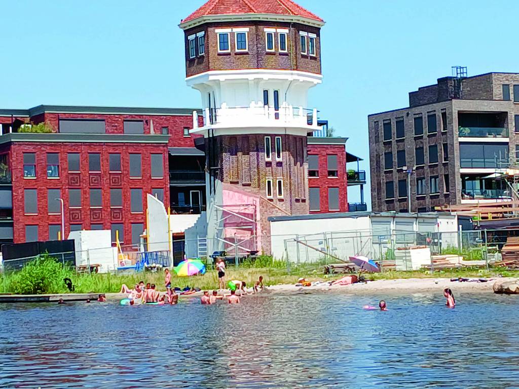 Genieten van het watervertier op Indië.