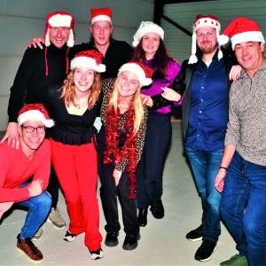 Spontaan kerstconcert 14-tal Denekamper muziekartiesten: ’Christmas goes live’‘