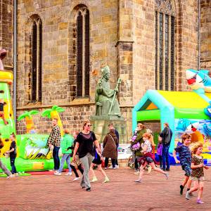 Springkussenfestijn op Sint Plechelmusplein