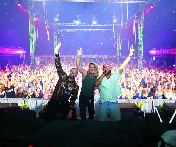 Kippenvelmomenten en gezelligheid op Zomerfeest De Pollen