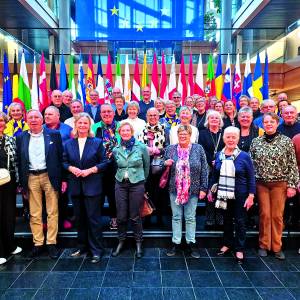 Oldenzaals Basiliekkoor brengt bezoek aan Europees Parlement