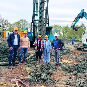 Feestelijke eerste paal voor Twents Gastenhoes: de bouw is officieel van start!