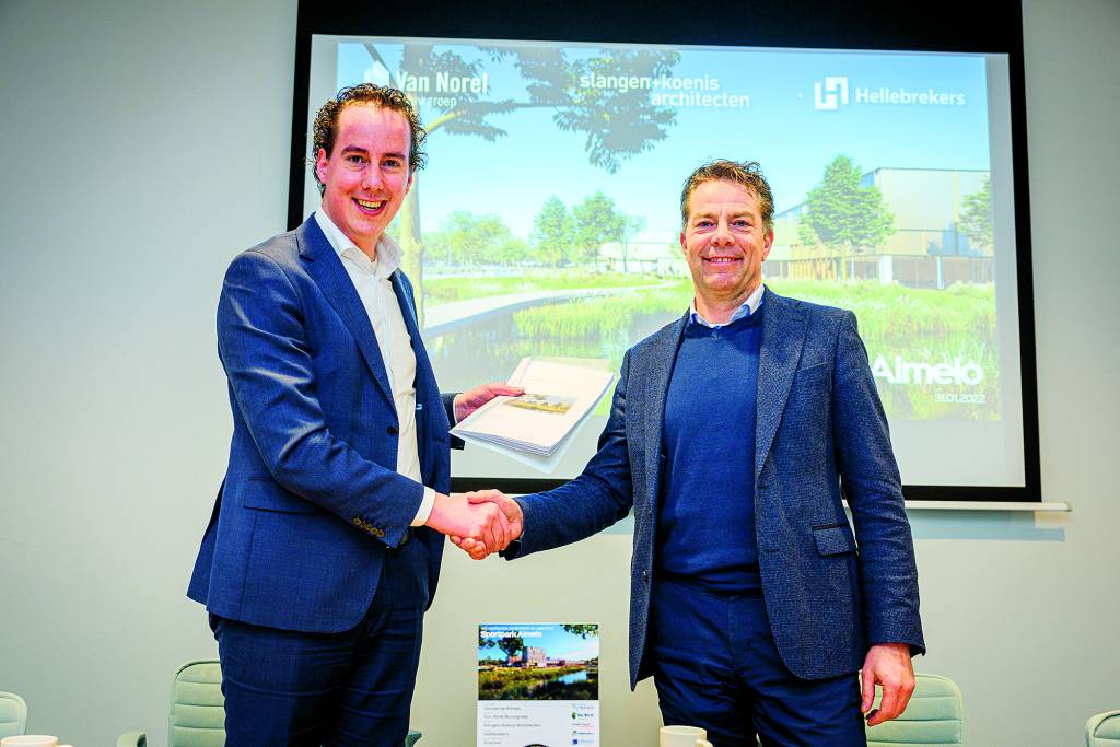 Gemeente En Aannemer Van Norel Bouwgroep Zetten Handtekening Onder ...