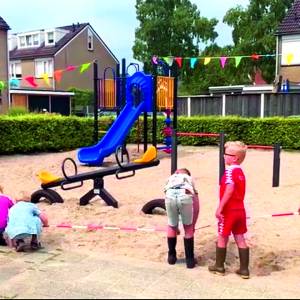 Buurt blij met nieuwe speeltoestellen