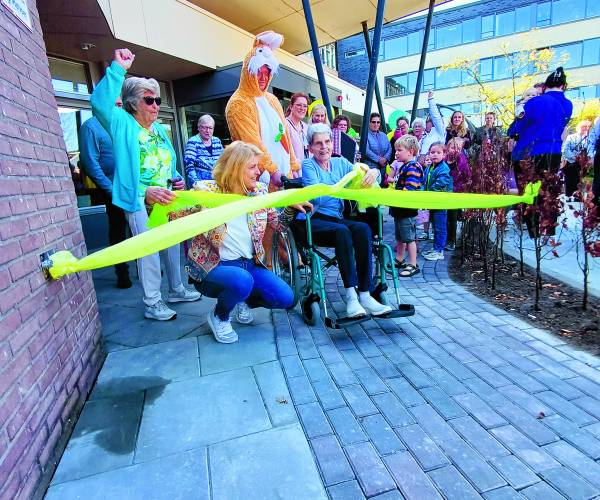 Toegankelijkheid en welzijn staan centraal in vernieuwde belevingstuin bij zorglocatie Scholtenhof Zorgfederatie Oldenzaal