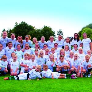 Aftrap 40-jarig jubileum vrouwen- en meidenvoetbal FC Berghuizen