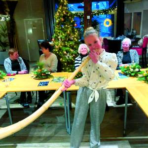 Kerststukjes maken bij stichting ZoCo in Geesteren