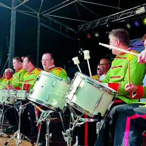Uniek jubileumconcert van drumclub Twentse Zorgcentra met Karin Bloemen