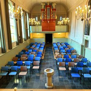 Protestantse kerk Tubbergen plaatst nieuwe stoelen in de kerk
