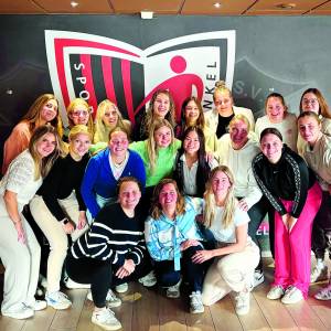 Voetbaldames van Sportclub Overdinkel ongeslagen de winterstop in