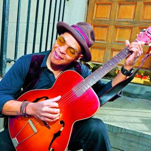 Amerikaanse bluesman Guy Davis in Doopsgezinde kerk Almelo