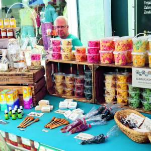 Bourgondische- en Groenmarkt op zomerse zaterdag
