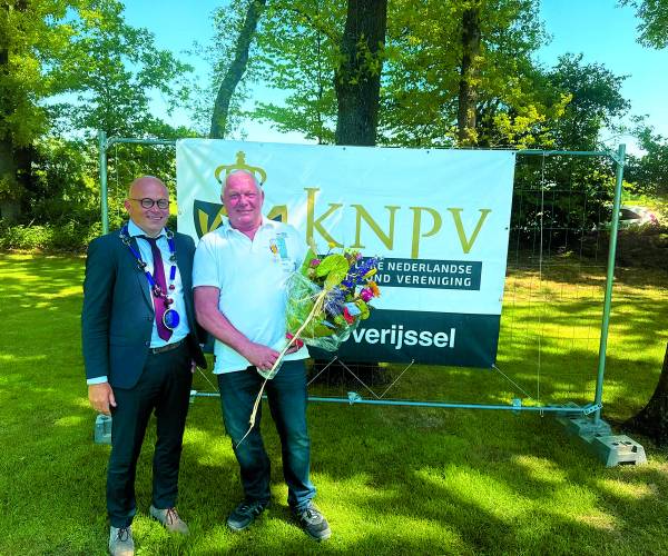 Koninklijk lintje voor Henk Huisken