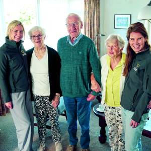 Een brug tussen generaties: Koffie Club Ootmarsum brengt jong en oud samen