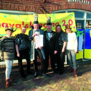 Pop-Up store carnavalskleding 2.0 doet flinke duit in zakje voor goede doelen Stichting <br />AED Albergen en Houtdorp Albergen