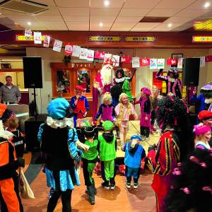 Vrolijke Sinterklaasintocht in Langeveen en Manderveen