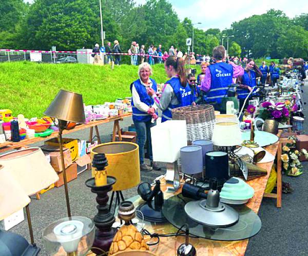 Succesvolle rommelmarkt bij V.V. Lutheria