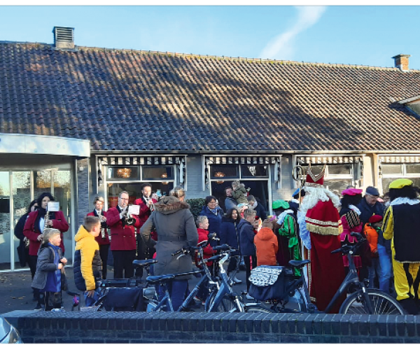 Sinterklaas en Pieten Manderveen binnen gevaren