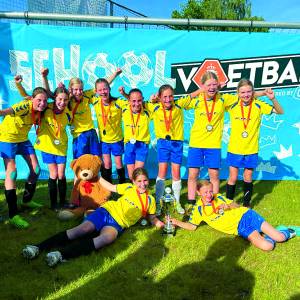 Dames de Meander winnaar KNVB Schoolvoetbal District Oost