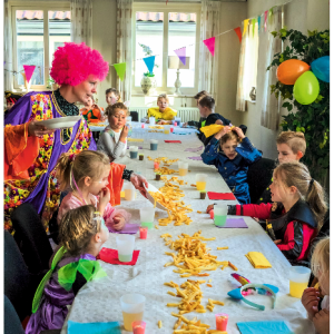 Jeugdclub Bruinehaar-Langeveen viert 50-jarig bestaan met carnavalsdiner