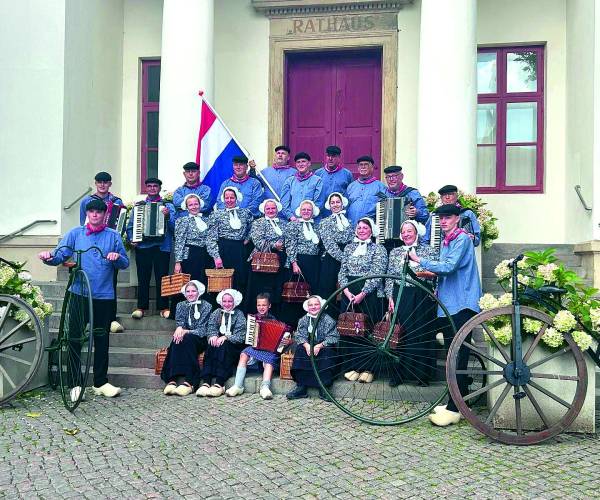 Losser Böggelrieders en Daansers naar Neustadt in Holstein