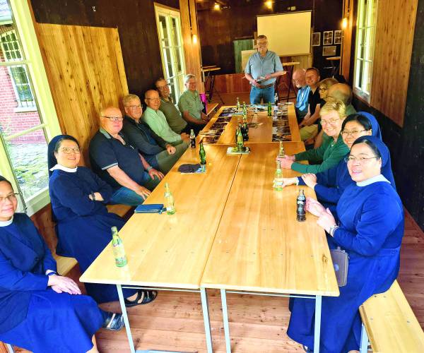 Euregio Fiets-4-daagse presenteert zich aan Stadt Nordhorn, ADFC én zusters Franciscanessen