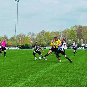 De Tukkers overklast Sellingen na voetbalshow in tweede helft