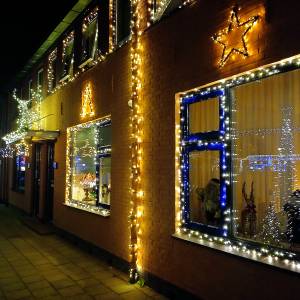 Kerstverlichting op Vinkenplein straalt samenhorigheid uit