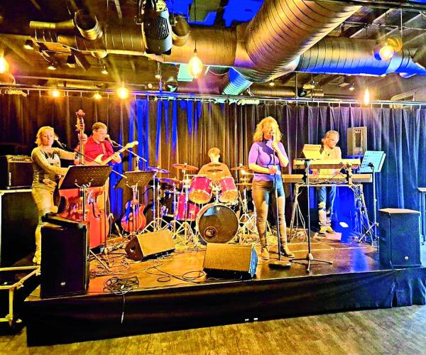 Duitse orkesten en vijf bands treden op