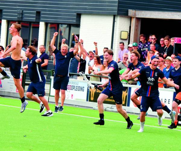 Blauwe invasie leidt tot promotie!