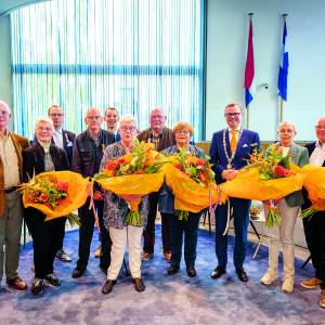 Zes bijzondere inwoners uit Almelo geëerd tijdens lintjesregen 2025