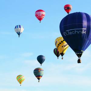 Paashaasjacht in Geesteren breekt Nederlands record met 45 luchtballonnen