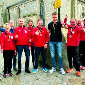 Geslaagd debuut OLC’ers Patricia Hesselink en Anouk Burink op halve marathon in Enschede