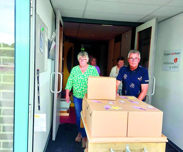Vrijwilligers Verjaardagsbox bezorgen zomerse glimlach bij kinderen in armoede